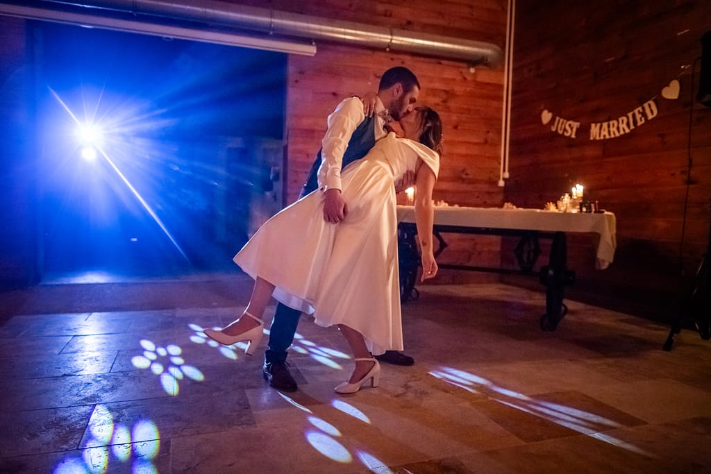 Juliette et William - Mariage au mas Valero, un superbe mariage ou les mariés on danser comme dans les années 70, photographe faites par un photographe de mariage professionnel