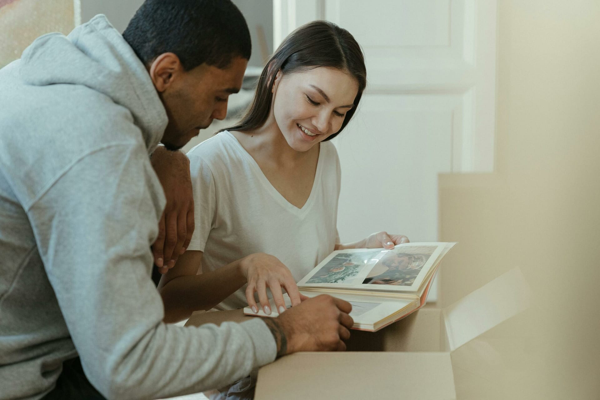 Immortalisez chaque moment : découvrez pourquoi créer un livre photo de mariage est essentiel